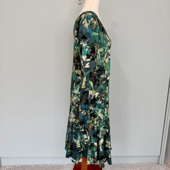 PERUVIAN CONNECTION Long Sleeve V-neck Green Botanical Midi Dress - Picture 5 of 7